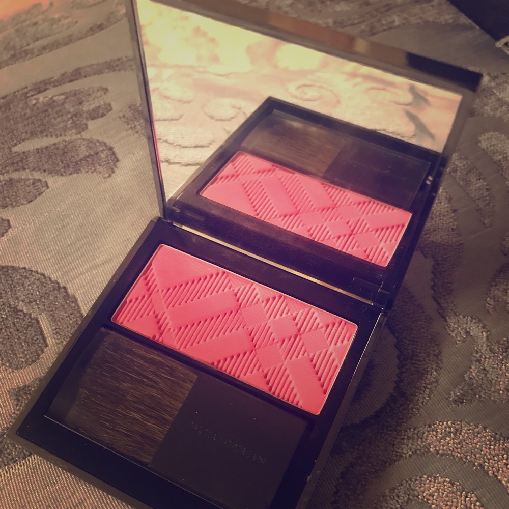 Burberry Natural Blush Hydrangea Pink #10 New